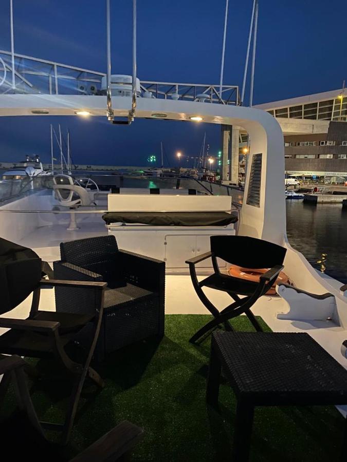 Amazing Boat To Sleep In Barcelona Hotel Sant Adria de Besos Exterior foto