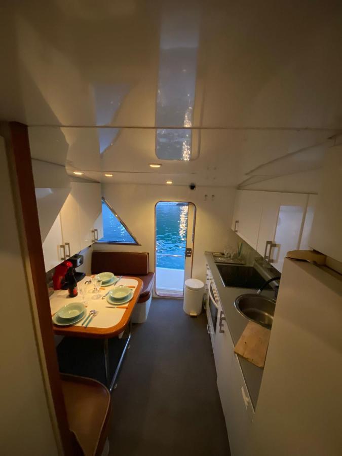 Amazing Boat To Sleep In Barcelona Hotel Sant Adria de Besos Exterior foto