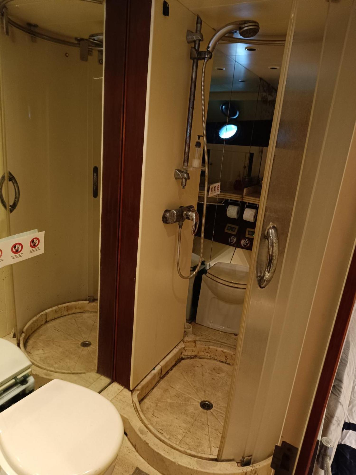 Amazing Boat To Sleep In Barcelona Hotel Sant Adria de Besos Exterior foto